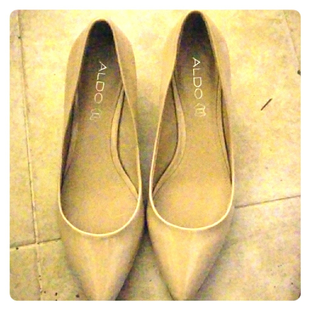 Aldo Genuine Leather Beige women's size 9 pumps